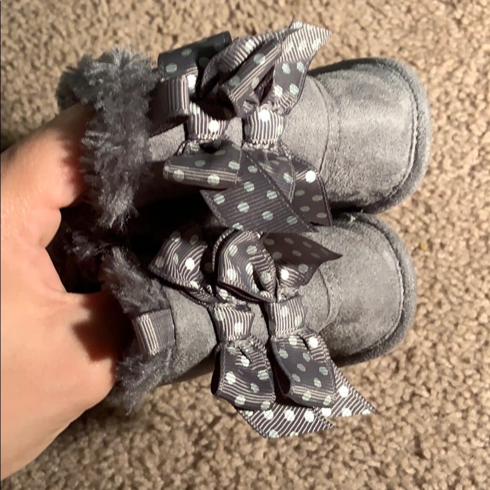 Infant size 2 gray booties.